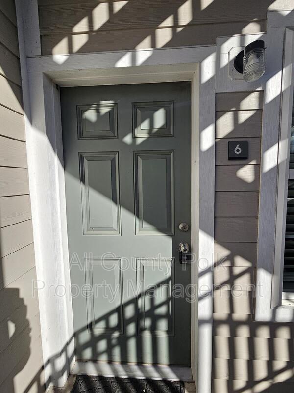 Building Photo - 915 Ariana St