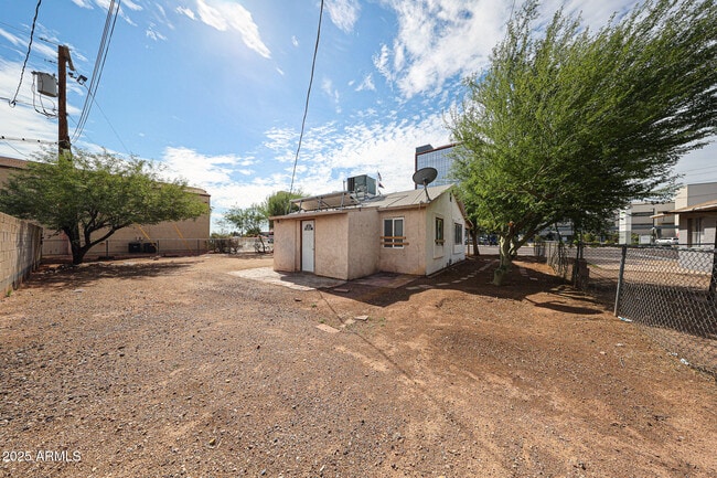 Building Photo - 2506 E Roosevelt St