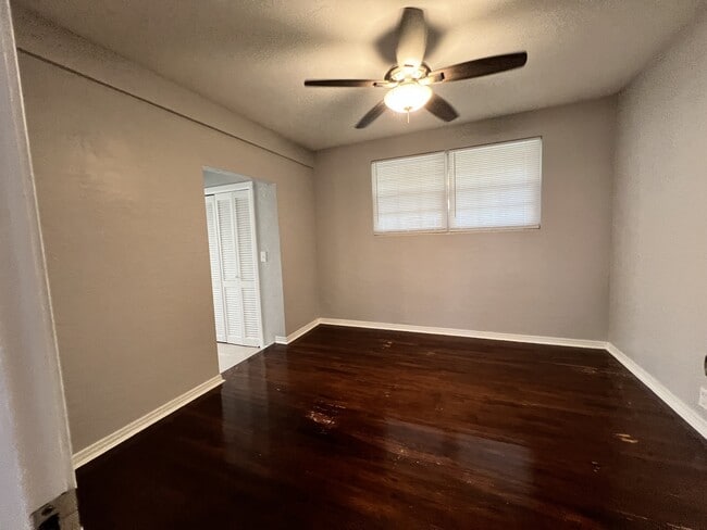Building Photo - 700 Tam O Shanter Dr