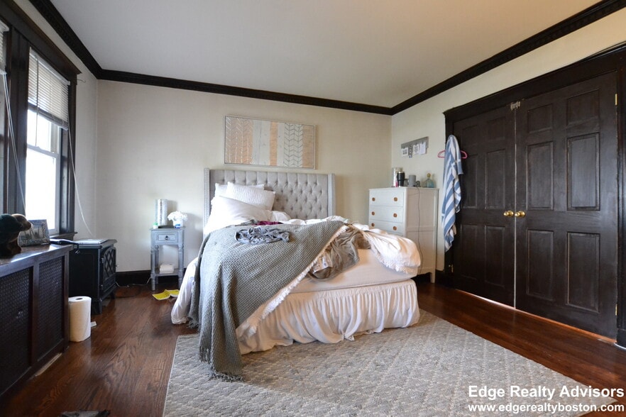 Building Photo - 57 Hobart St