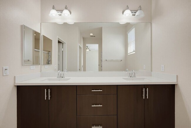 Building Photo - 42910 Avenida Amistad