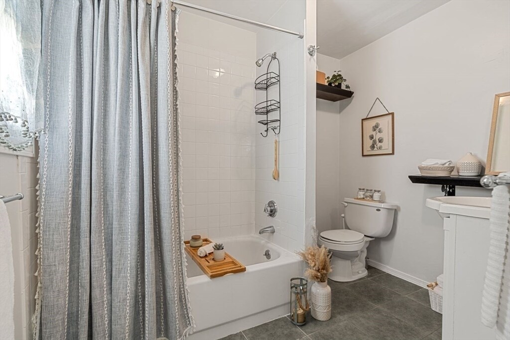 Building Photo - 377 Dorchester St