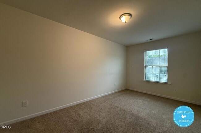 Building Photo - 49 E Grove Point Dr