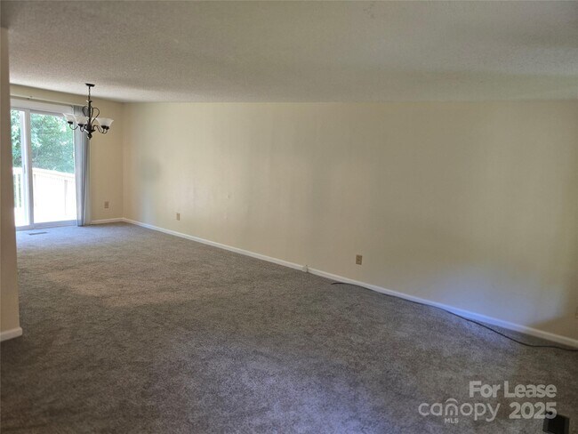 Building Photo - 634 Sweetgum Ln
