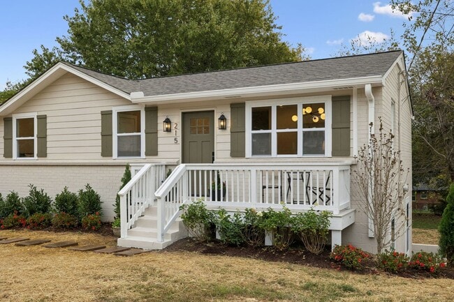 Building Photo - 215 Ash Dr