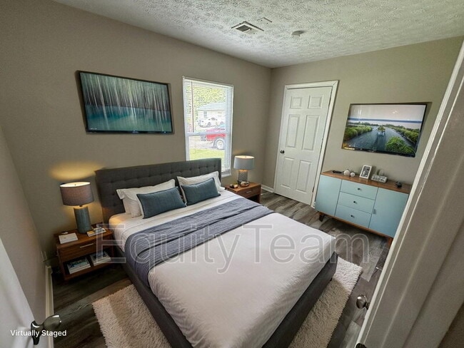 Building Photo - 10032 Regency Ct