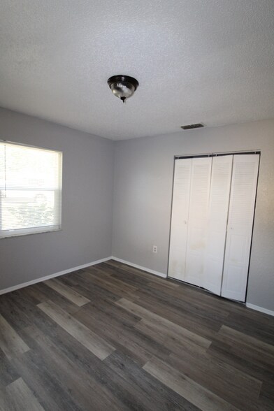 Building Photo - 2105 Blossom Ct