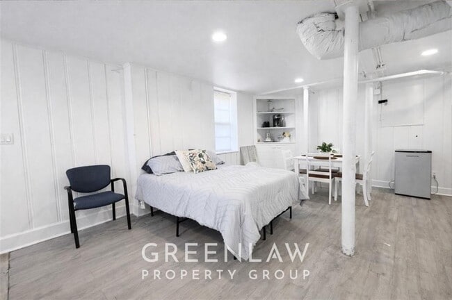 Building Photo - 1944 Lyle Ave