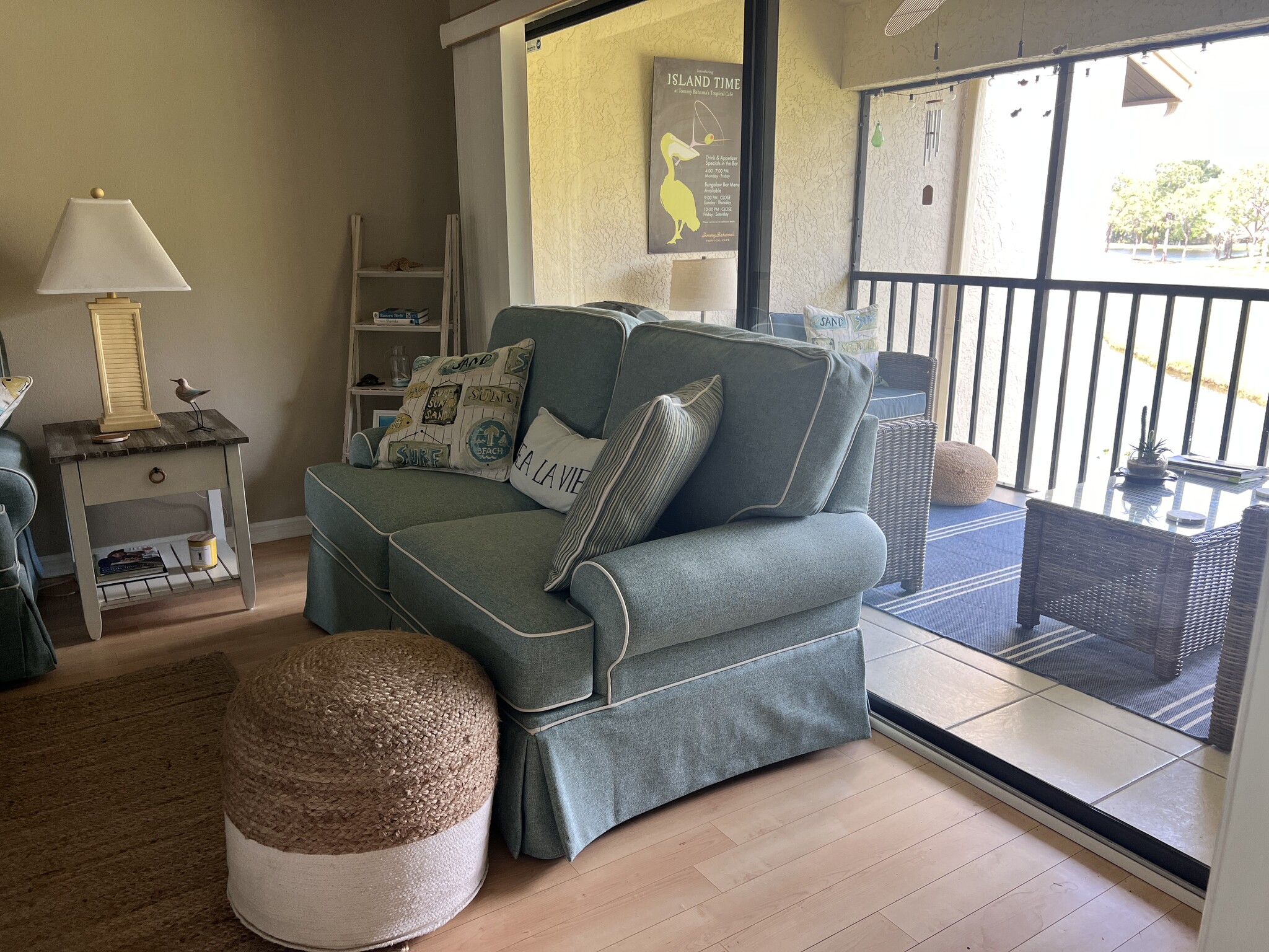 Living area - 4408 Weybridge