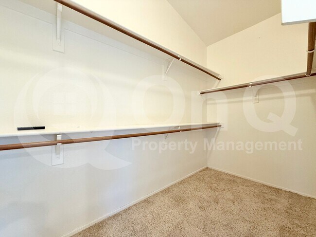 Building Photo - 1432 S Apache Dr