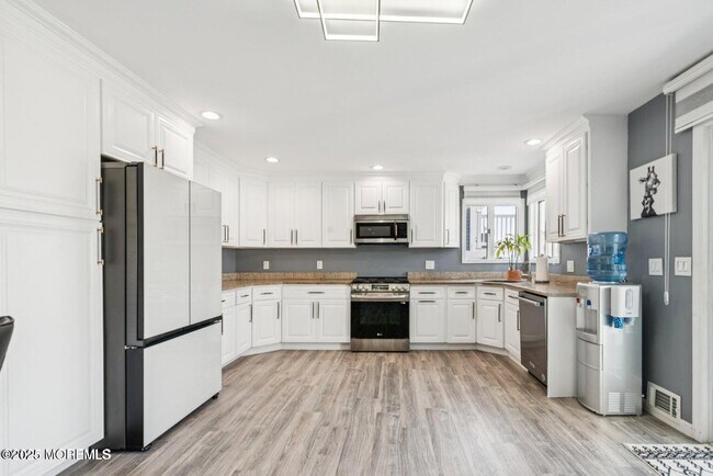 Building Photo - 385 Aldo Dr