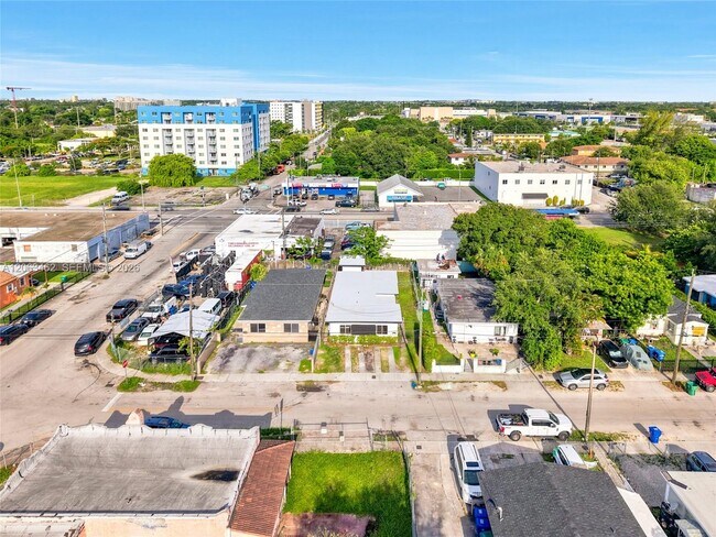Building Photo - 6920 NW 6th Ct