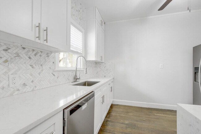 Building Photo - 403 E 32nd St