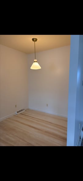 Building Photo - 315 E 2nd St