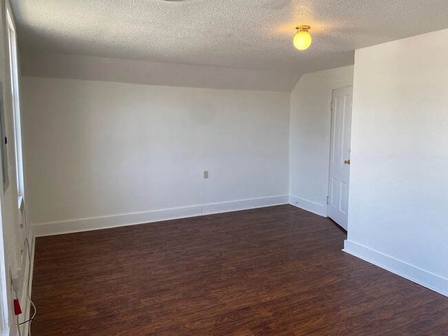 Building Photo - 404 S Marion St