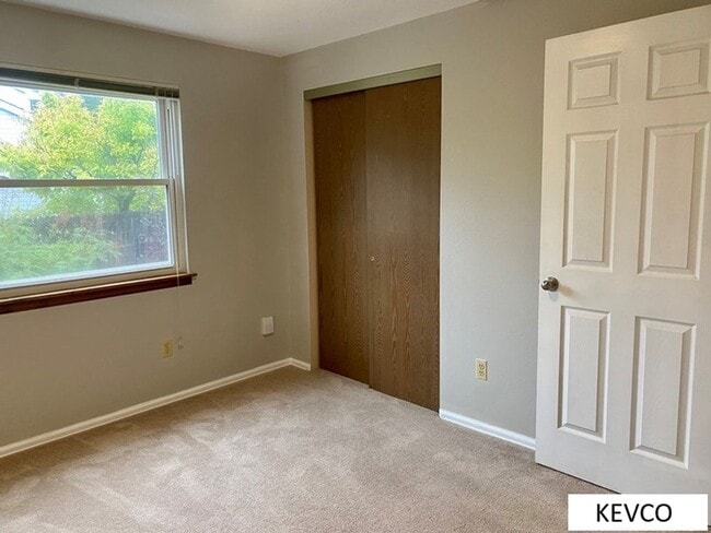 Building Photo - Sweet Home - Central Fort Collins!