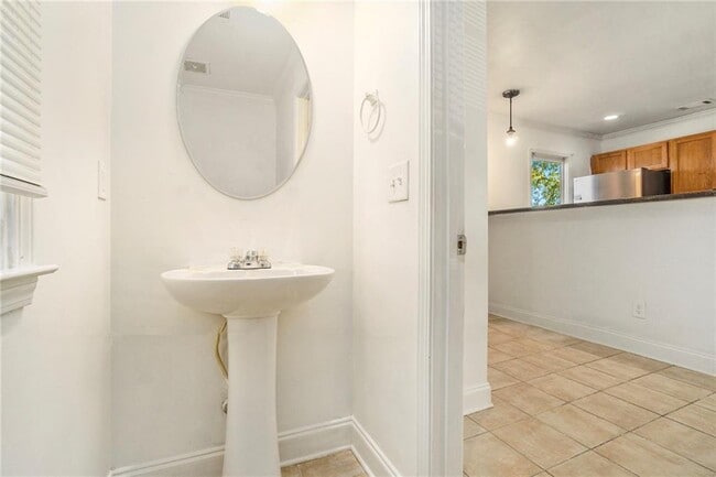 Building Photo - 719 Magnolia St NW