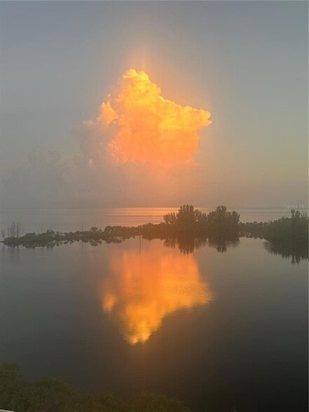 Building Photo - 6009 Sea Ranch Dr