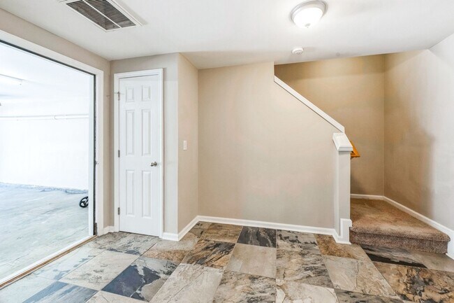Building Photo - Spacious 3BR Townhome in Apex