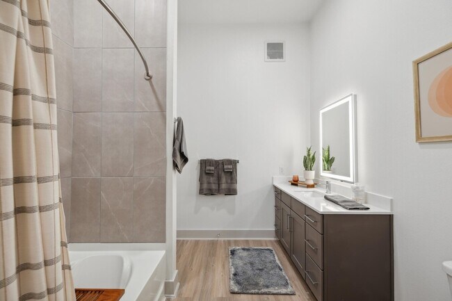 Building Photo - Move-In Special: 4–6 Weeks Free