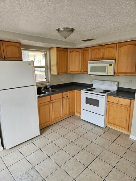 Building Photo - 6608 Chalice St