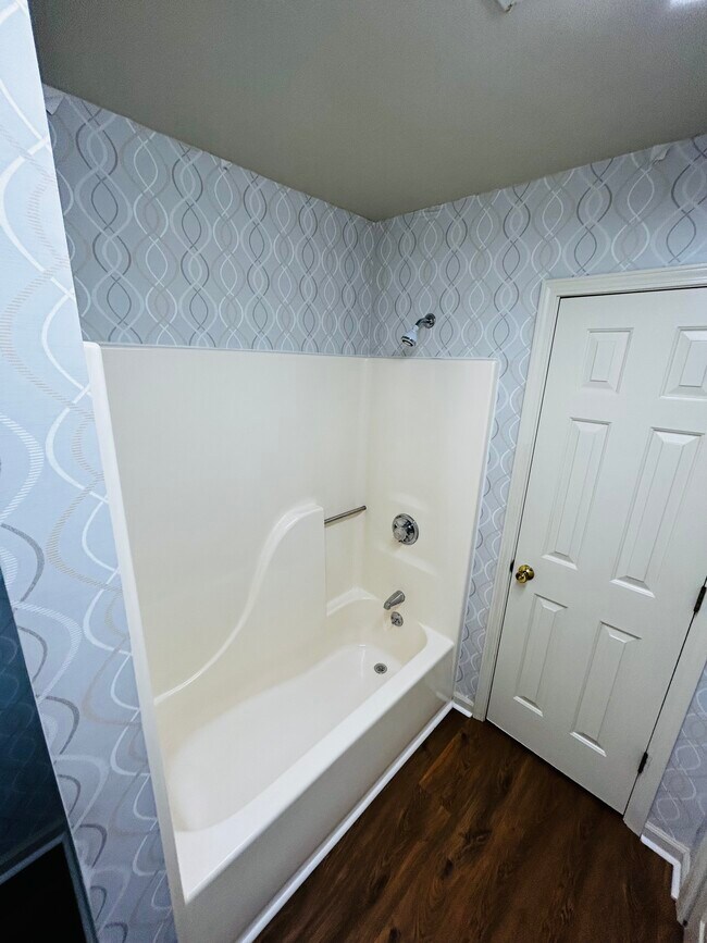 Building Photo - 709 Pineapple Pointe