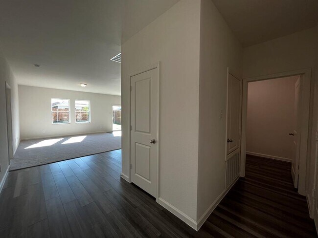 Building Photo - 786 Yorkshire Dr