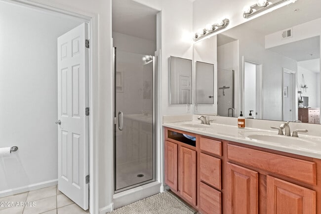 Building Photo - 14000 N 94th St