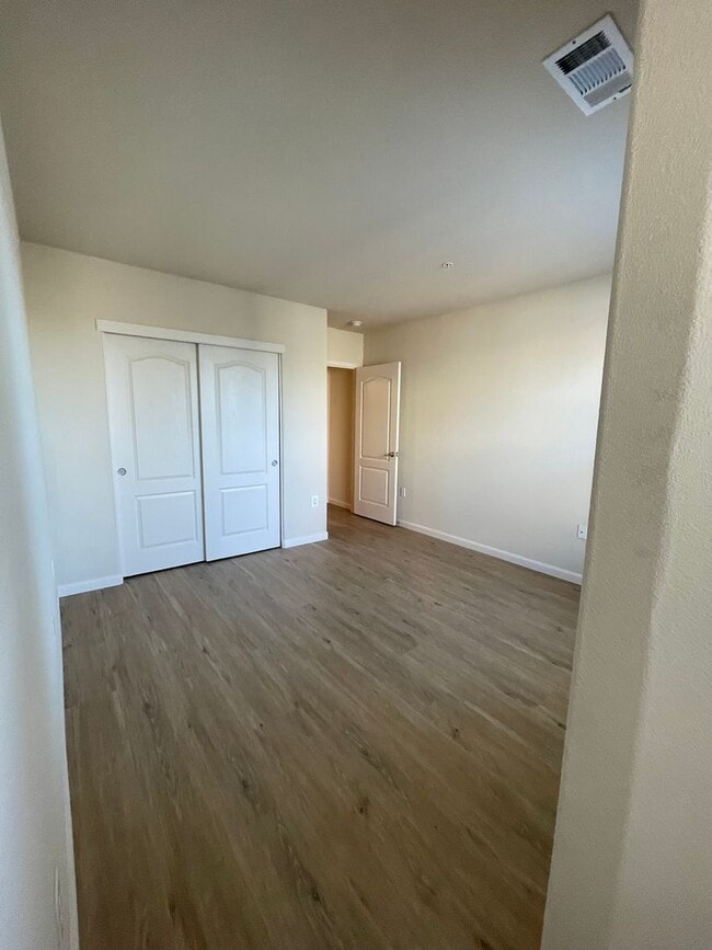 Building Photo - Vessona: Desirable Gated Community: 2bdrm 2bath with Loft!