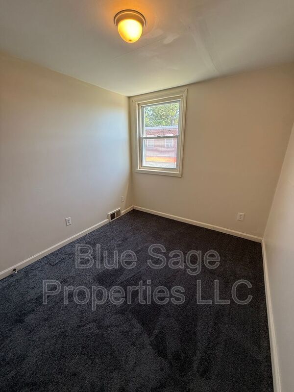 Building Photo - 1427 Simpson St