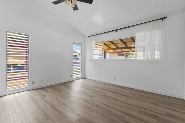 Building Photo - Kilihe Way Multi-Generational Home