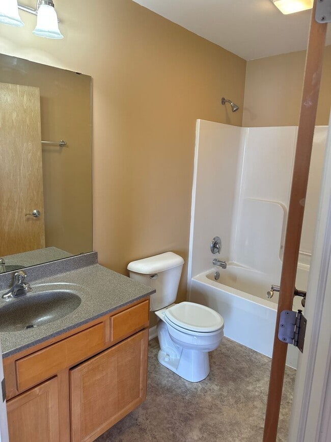 Building Photo - 7428 Thomas Dr