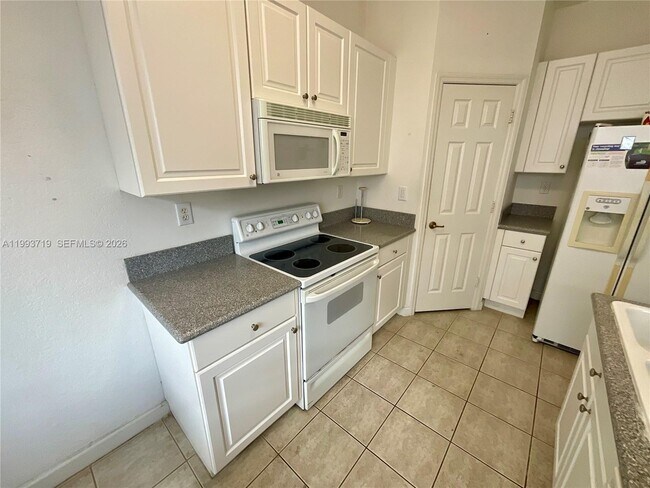 Building Photo - 5628 NW 113th Ave