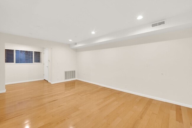 Building Photo - 2430 S Elizabeth St