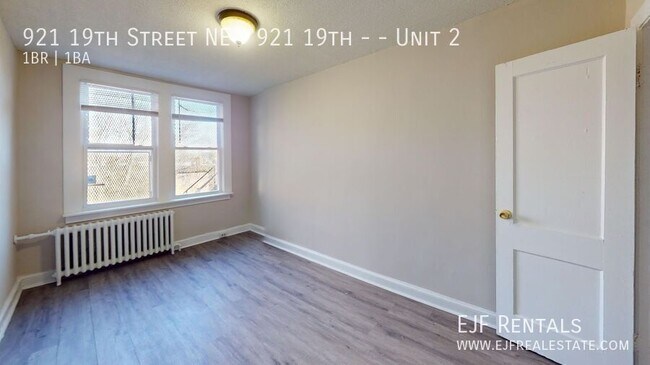 Building Photo - 921 19th St NE