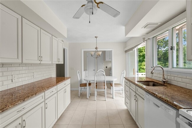 Building Photo - 137 Honness Ln