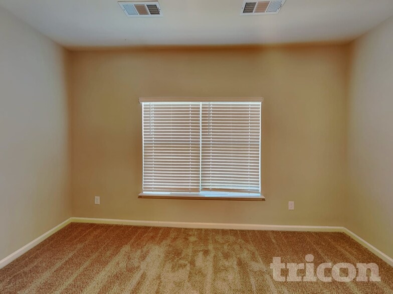 Building Photo - 808 Clark Dr