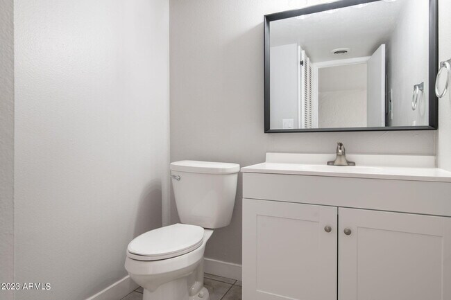 Building Photo - 3522 W Dunlap Ave