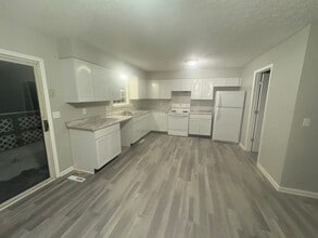 Building Photo - Newly Renovated 3 bedroom. Lots of extra space!