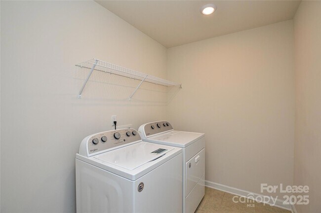 Building Photo - 3215 Lisburn St