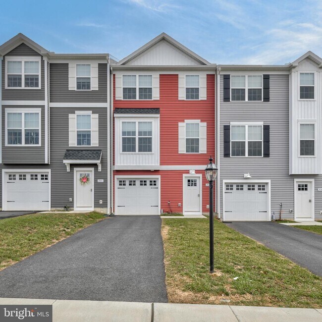 Building Photo - 2030 Ter Vw Ln