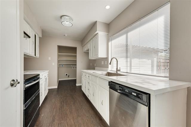 Building Photo - 2218 Meadowglen Dr