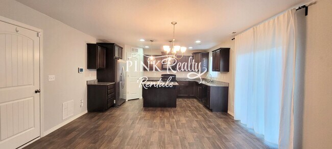 Building Photo - 9527 Desert Lily Cir