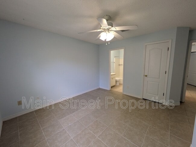 Building Photo - 3359 Greenbriar Circle