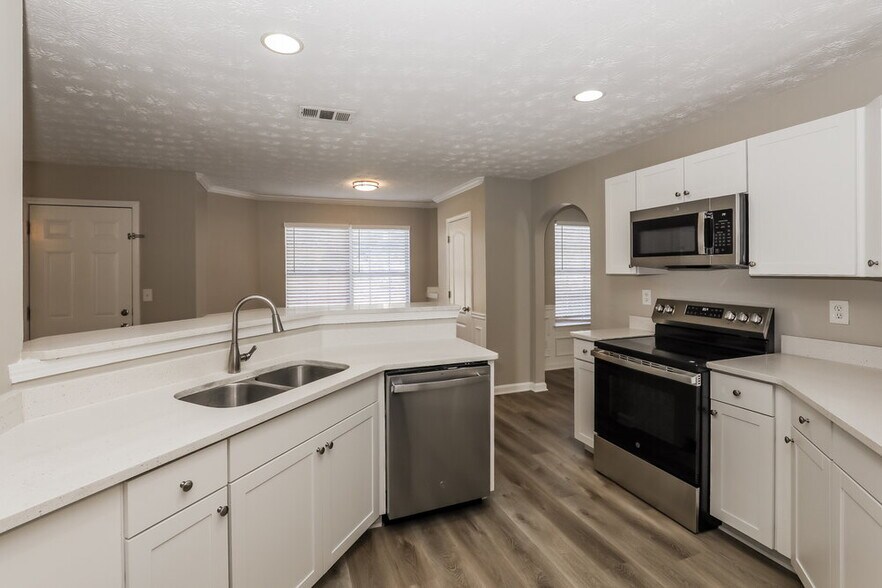 Building Photo - 1365 Camelia St