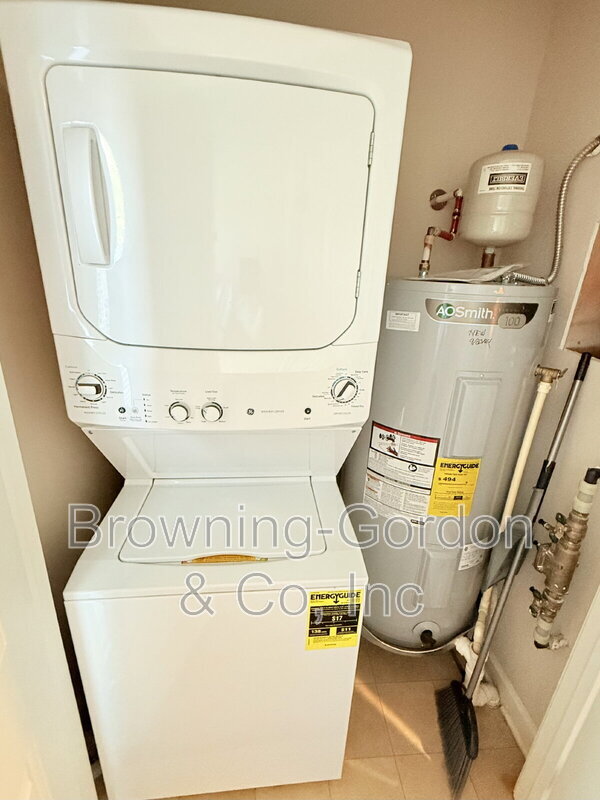 Building Photo - 1040 Charlie Daniels Pkwy