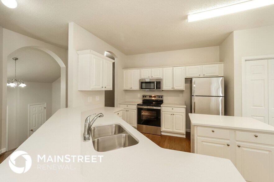 Building Photo - 2121 SE 7th St