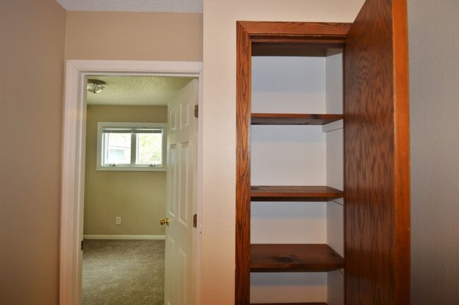 Building Photo - 5 Bedroom, 2 Bathroom House for Rent close to UND and Altru Hospital