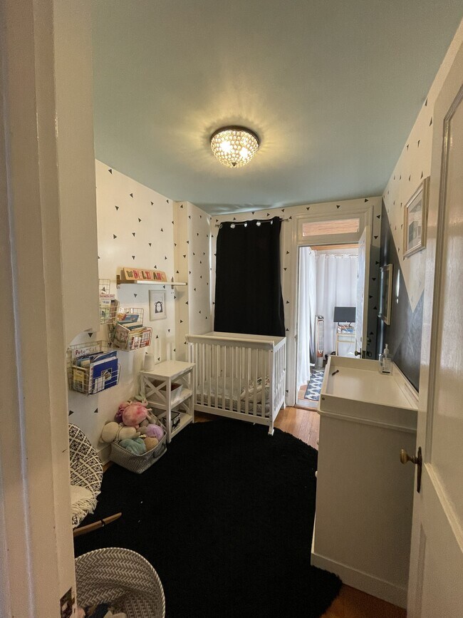 Building Photo - 1833 Burke St SE