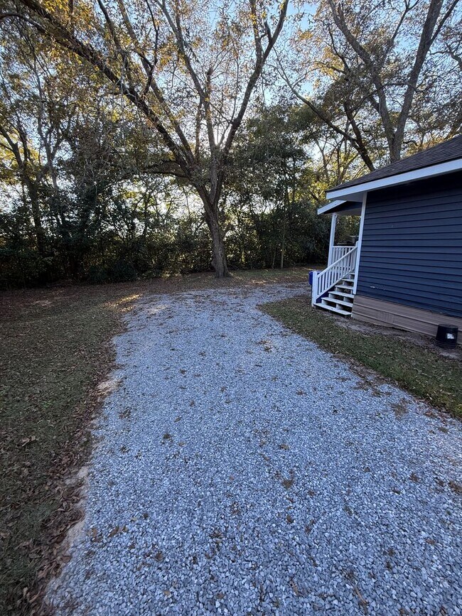 Building Photo - Furnished 2 BR 2 bath